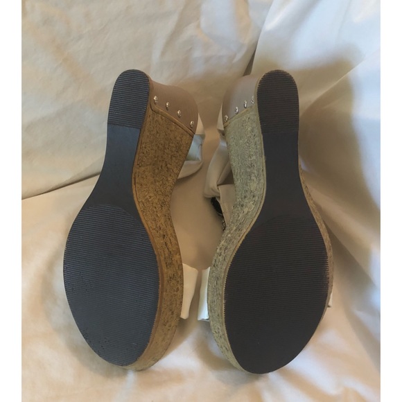 SOLD✔️🎁 Patrizia Wedges sold - Picture 3 of 4